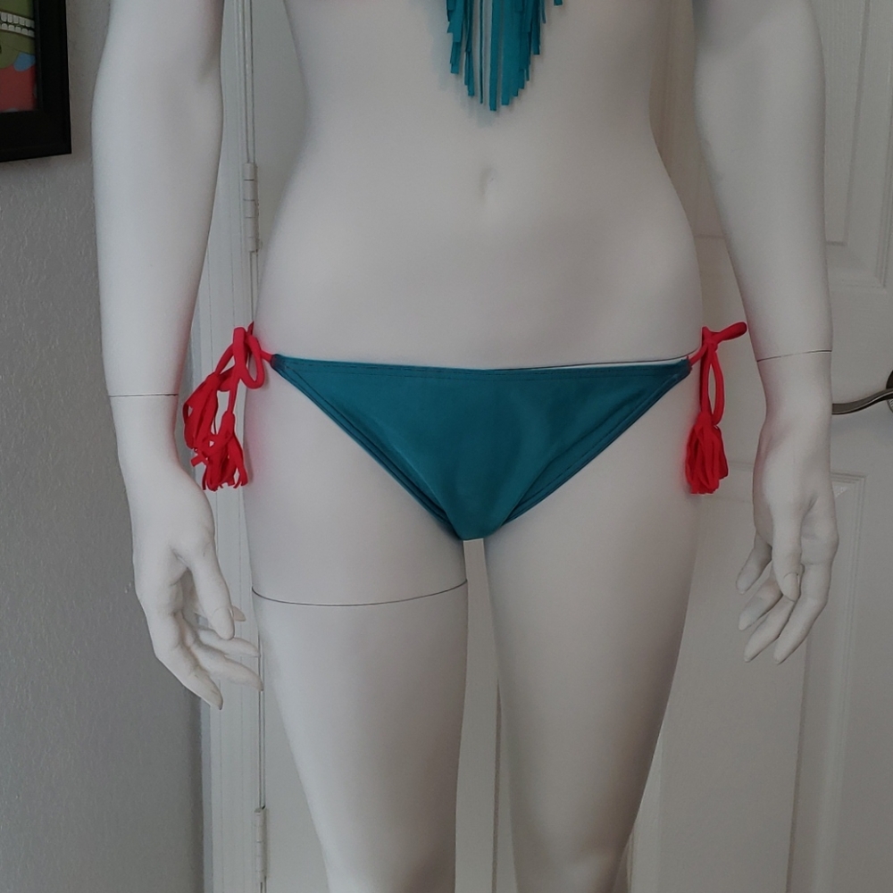 Two Piece Bikini set - Picture 3 of 5
